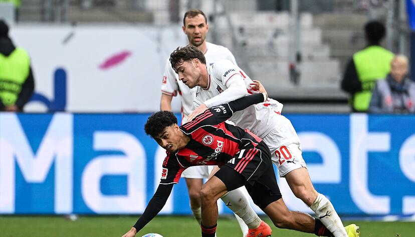Die erste Hälfte zwischen Eintracht Frankfurt um Nathaniel Brown (vorne) und dem 1. FC Heidenheim um Luca Kerber war nichts für Feinschmecker. Die erste Hälfte zwischen Eintracht Frankfurt um Nathaniel Brown (vorne) und dem 1. FC Heidenheim um Luca Kerber war nichts für Feinschmecker.