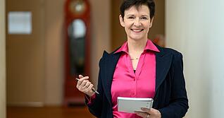 Seit 2021 ist Barbara Schoenfeld B&uuml;rgermeisterin von Beilstein. Zur Puppenaktion gegen ihre Person will sie sich nicht &ouml;ffentlich &auml;u&szlig;ern.