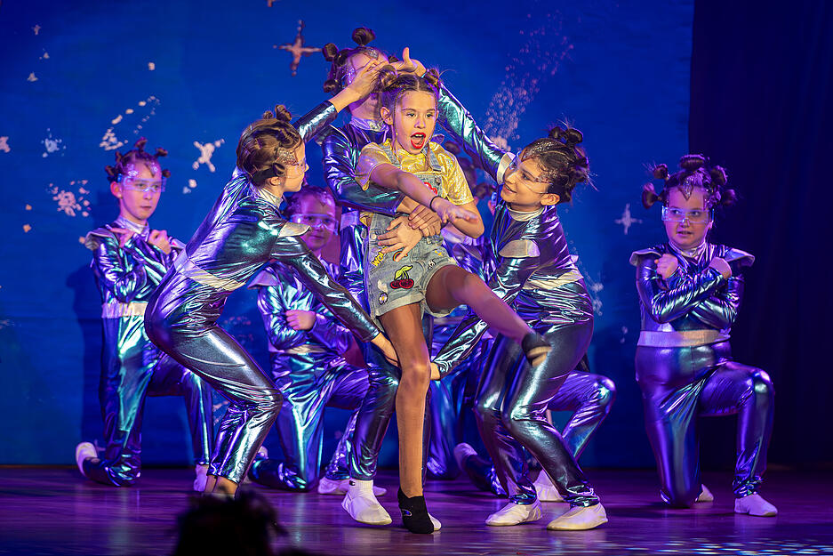 Die Wimpfener Faschingsgesellschaft hielt am Samstag ihre erste von sieben Prunksitzungen im Kursaal. Dort zeigten rund 70 Mitwirkende ihr K&ouml;nnen.