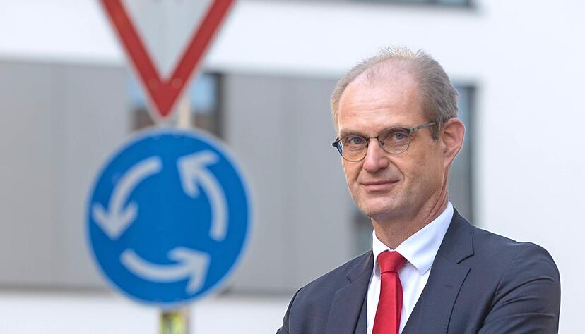 Regeln spielen im Leben von Staatsanwaltschafts-Chef Dr. Frank Schwörer eine große Rolle &minus; dienstlich und privat.
Foto: Andreas Veigel