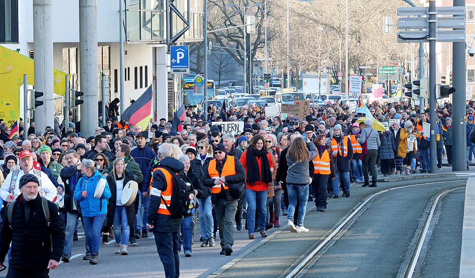 Fußmarsch und Fahrzeug-Korso: Demo gegen Ampel-Politik in Heilbronn