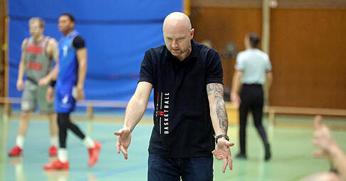 Trainer Goran Mijic verlor mit den TSG Heilbronn Reds einmal mehr in Kirchheim/Teck. Noch ist die Abstiegsgefahr für seine Mannschaft nicht gebannt. Trainer Goran Mijic verlor mit den TSG Heilbronn Reds einmal mehr in Kirchheim/Teck. Noch ist die Abstiegsgefahr für seine Mannschaft nicht gebannt.
