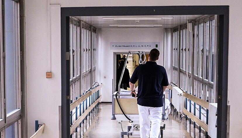 Essstörungen sind eine ernste Krankheit, teilweise müssen Patientinnen und Patienten im Krankenhaus behandelt werden. (Symbolbild) Essstörungen sind eine ernste Krankheit, teilweise müssen Patientinnen und Patienten im Krankenhaus behandelt werden. (Symbolbild)