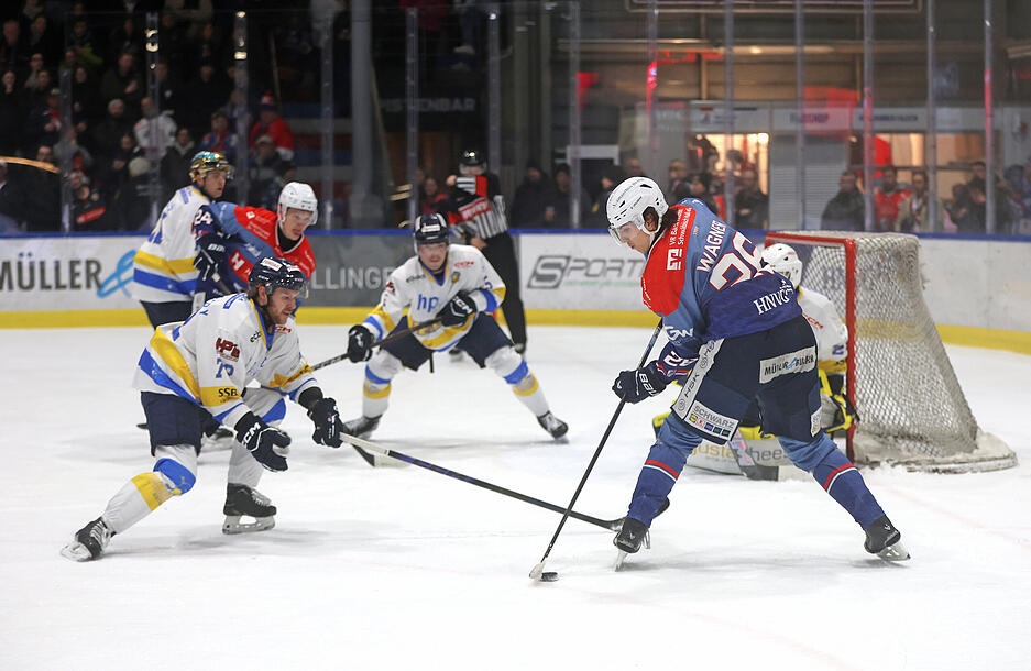 Die Heilbronner Falken müssen in der Eishockey-Oberliga gegen die Stuttgart Rebels antreten. Die Heilbronner Falken müssen in der Eishockey-Oberliga gegen die Stuttgart Rebels antreten.