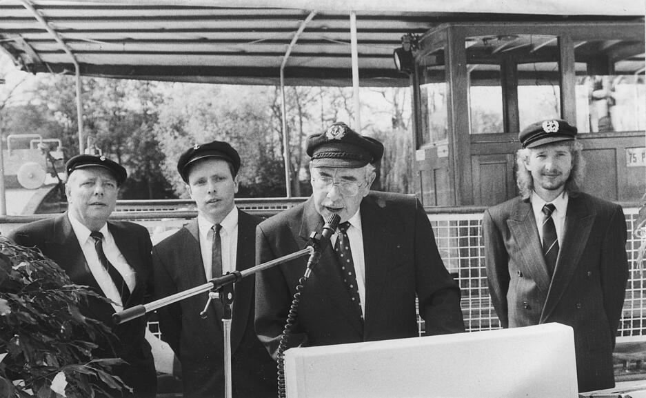 Kapitäne der Stumpf-Flotte bei der Taufe der Neckarperle 1994. Gerd Stumpf, Rüdiger Stumpf, Rolf Stumpf und Rolf Stumpf jun.
Weitere Heilbronner Ausflugsschiffe sind die Barbarossa und der Neckarbummler. 1975 beginnt die Firma Stumpf mit dem Neckarbummler mit regelmäßigen Personenschiffsfahrten in Heilbronn.