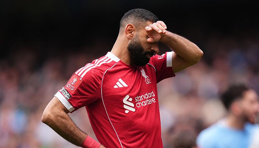 Nicht zum Hinsehen: Mohamed Salah verschoss einen Elfmeter. Nicht zum Hinsehen: Mohamed Salah verschoss einen Elfmeter.