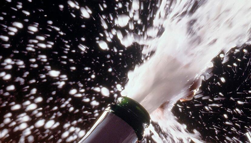 Ob mit oder ohne Grund zum Anstoßen: Die Deutschen lassen gern die Korken knallen. Ob mit oder ohne Grund zum Anstoßen: Die Deutschen lassen gern die Korken knallen.