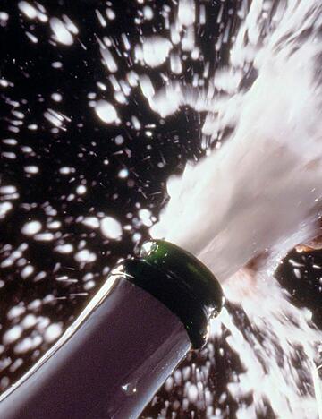 Ob mit oder ohne Grund zum Anstoßen: Die Deutschen lassen gern die Korken knallen.