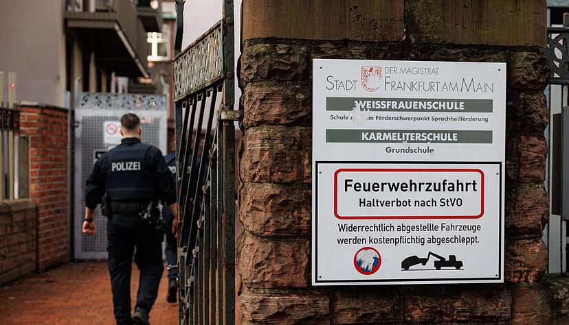 Die Polizei hat das Schulgel&auml;nde mehrfach durchsucht.