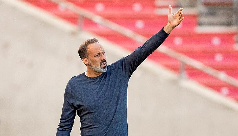 Trainer Pellegrino Matarazzo wird mit dem VfB Stuttgart zu Gast in der Hollenbacher Jako Arena sein.
Foto: dpa Trainer Pellegrino Matarazzo wird mit dem VfB Stuttgart zu Gast in der Hollenbacher Jako Arena sein.
Foto: dpa