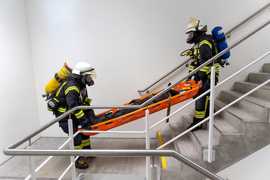 Übung auf Audi-Gelände: Feuerwehr am Gebäude A11 im Einsatz Übung auf Audi-Gelände: Feuerwehr am Gebäude A11 im Einsatz