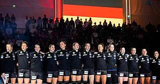 Bundestrainer Markus Gaugisch setzt bei seinem WM-Kader auf bekannte Gesichter. Neckarsulms Antje Döll (links) führt das DHB-Team bei der Heim-WM an.