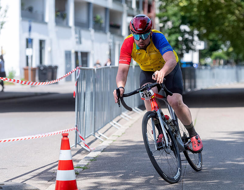 Die Landesspiele der Special Olympics sind bis Samstag zu Gast in Heilbronn und Neckarsulm. 1100 Athleten mit geistiger und mehrfacher Beeinträchtigung messen sich an 14 Orten in den beiden Städten in 17 verschiedenen Sportarten. Die Landesspiele der Special Olympics sind bis Samstag zu Gast in Heilbronn und Neckarsulm. 1100 Athleten mit geistiger und mehrfacher Beeinträchtigung messen sich an 14 Orten in den beiden Städten in 17 verschiedenen Sportarten.