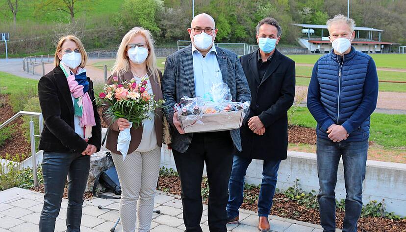 Gl&uuml;ckwunsch zur Wiederwahl: (v.li.) Waltraud Kuhnle, Adelheid und Rainer Z&uuml;fle, Thomas Foss und Thomas Weinmann.
Fotos: Armin R&ouml;&szlig;ler