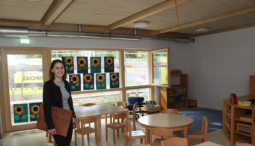 Hell, freundlich und funktional: Rathaus-Mitarbeiterin Saskia Weiland zeigt einen der beiden neuen Gruppenr&auml;ume.