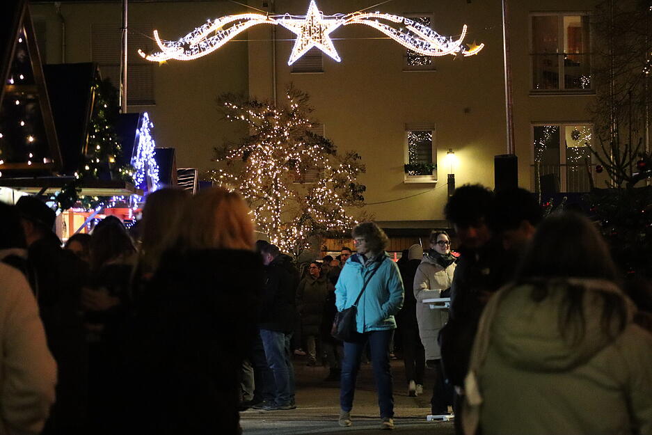 Am Mittwochabend wurde der Weihnachtsmarkt „Advent am Schloss“ in Künzelsau eröffnet.