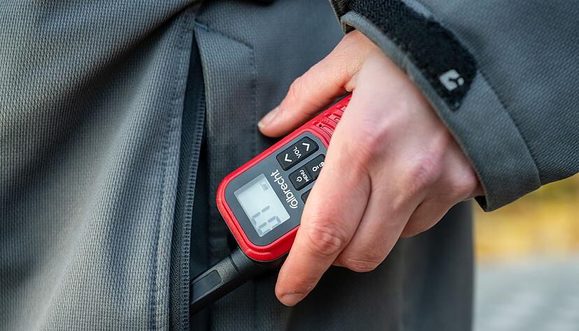 Ein digitales Walkie-Talkie: Bei diesen Geräten stört kein Rauschen mehr, aber die Stimmen klingen nicht so natürlich wie beim analogen Funk. Ein digitales Walkie-Talkie: Bei diesen Geräten stört kein Rauschen mehr, aber die Stimmen klingen nicht so natürlich wie beim analogen Funk.