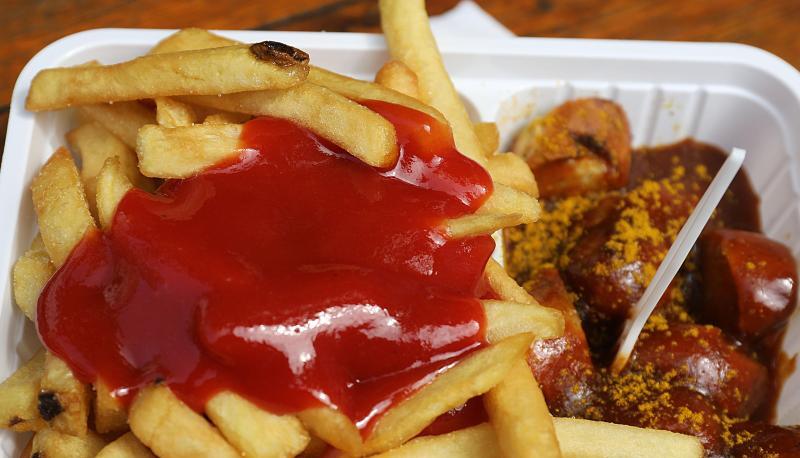 Ob gesund oder nicht gesund - Currywurst wird sehr gerne gegessen. Foto: Oliver Berg