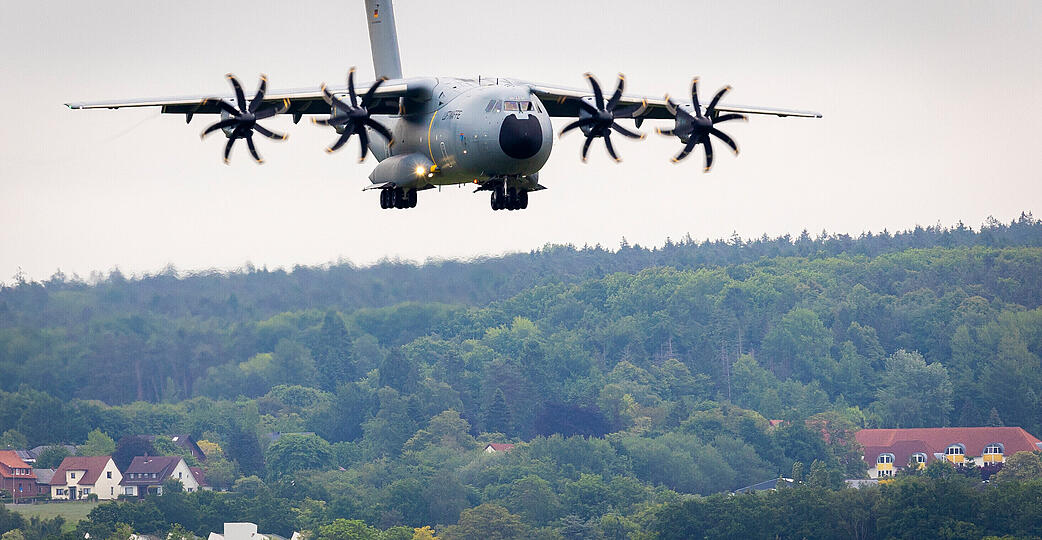 Ein Transportflugzeug vom Typ Airbus A400M, hier bei einem Landeanflug in Niedersachen. Ein solches Flugzeug war am Mittwoch &uuml;ber Abstatt zu sehen.