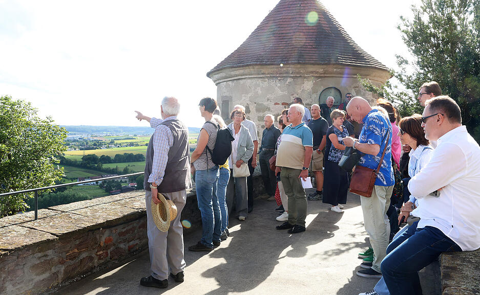 H&ouml;hepunkte sind die fast Rundum-Ausblicke aus den S&auml;len, dem Turm oder eben von der Terrasse.