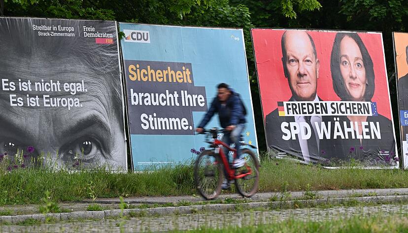 Gro&szlig;plakate der Parteien zur Europawahl.