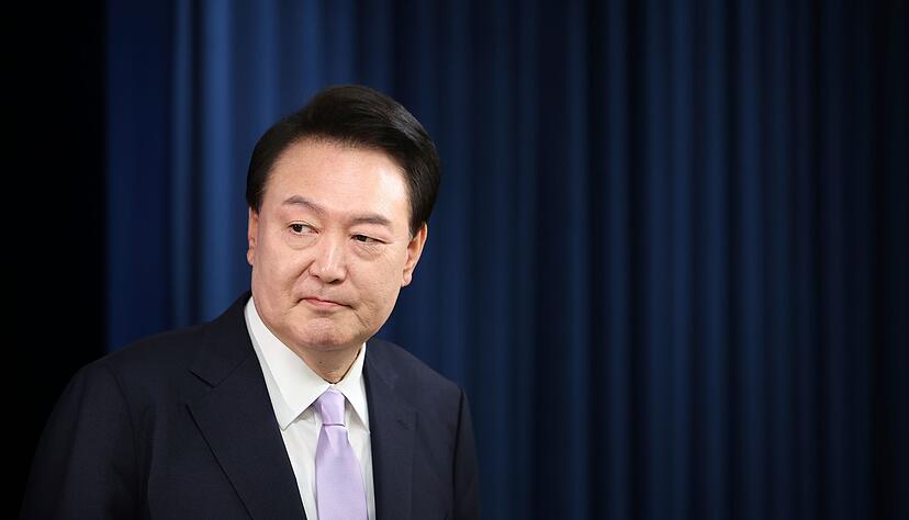 Präsident Yoon hatte Anfang Dezember kurzzeitig das Kriegsrecht ausgerufen und sein Land damit in eine Krise gestürzt. (Archivbild) Präsident Yoon hatte Anfang Dezember kurzzeitig das Kriegsrecht ausgerufen und sein Land damit in eine Krise gestürzt. (Archivbild)