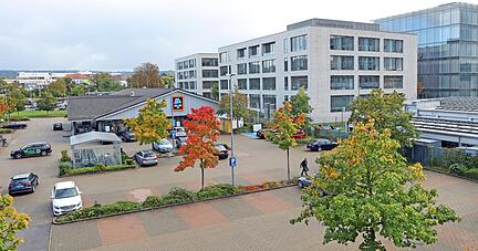 Der Bildungscampus beim Europaplatz ist in den vergangenen Jahren stetig gewachsen. Der Aldi-Markt steht einer m&ouml;glichen Erweiterung im Weg.
Foto: Archiv, Seidel