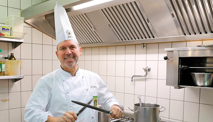 "Die Lage ist wirklich sehr ernst", macht der langjährige Vorsitzende des Vereins der Köche Heilbronn, Volker Egen, klar. "Die Lage ist wirklich sehr ernst", macht der langjährige Vorsitzende des Vereins der Köche Heilbronn, Volker Egen, klar.