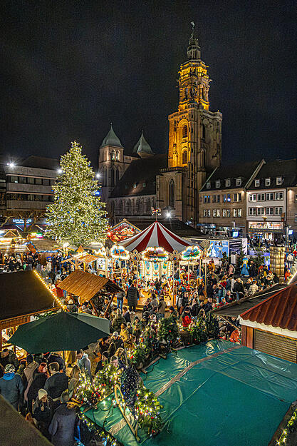 Bei Dunkelheit kommen die Lichter und Dekorationen besonders zur Geltung. Bei Dunkelheit kommen die Lichter und Dekorationen besonders zur Geltung.