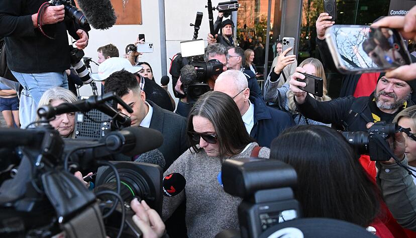 Die Jury hatte sechs Tage lang beraten, bevor sie zu ihrem einstimmigen Urteil kam. Die Jury hatte sechs Tage lang beraten, bevor sie zu ihrem einstimmigen Urteil kam.