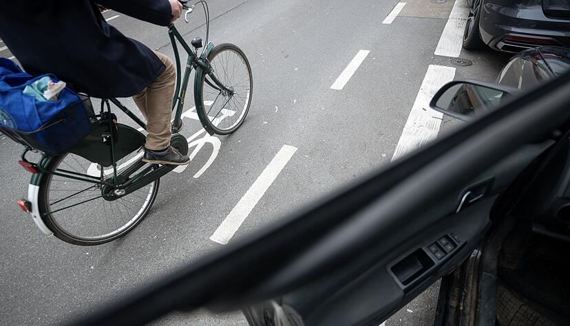 Die Regierung plant verpflichtende T&uuml;rwarnsysteme f&uuml;r Kfz-Hersteller. (Symbolbild)