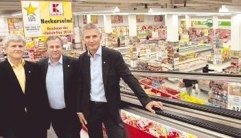 Immobilienmanager Josef Klug, Hausleiter Heinz Zander und Vorstand Richard Lohmiller (von links) im umgebauten Kaufland.Foto: Dittmar Dirks