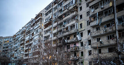 Blick auf ein nach einem Raketenangriff beschädigtes Wohnhaus. Foto: dpa Blick auf ein nach einem Raketenangriff beschädigtes Wohnhaus. Foto: dpa