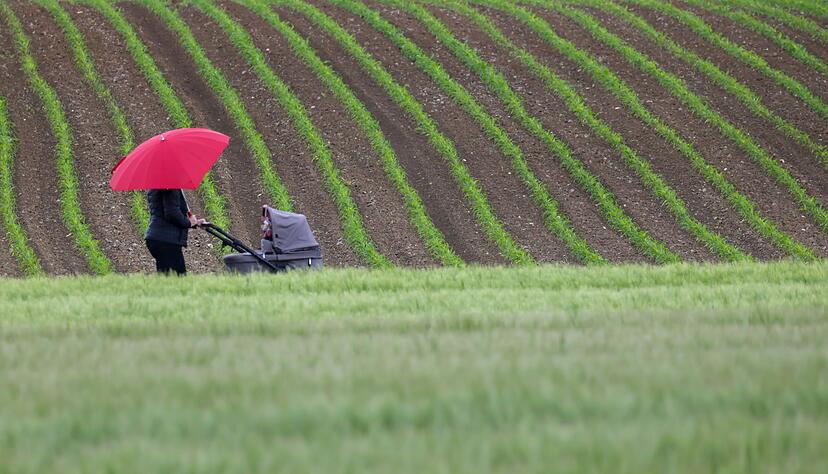 Am Samstag könnten sich bereits wieder einige starke Gewitter über der Mitte Deutschlands bilden. Am Samstag könnten sich bereits wieder einige starke Gewitter über der Mitte Deutschlands bilden.