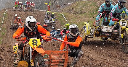 Platz neun beim Deb&uuml;t im Schneegest&ouml;ber des Int. 47. Schnaitheimer Motocross: Anfang April traten Joshua und Noah Weinmann erstmals bei einem Lauf zur Deutschen Meisterschaft an.
Foto: Karlheinz Schlienz