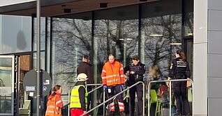 Die Feuerwehr ist zu einem Chlorgasaustritt in einem Schwimmbad in Stutensee ausger&uuml;ckt.