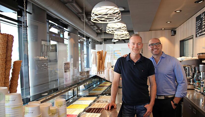 Simon Schmidt (links) und Alessio Covato in der Primafila Eismanufaktur im Heilbronner Marrahaus. Foto: Lisa Reiff Simon Schmidt (links) und Alessio Covato in der Primafila Eismanufaktur im Heilbronner Marrahaus. Foto: Lisa Reiff