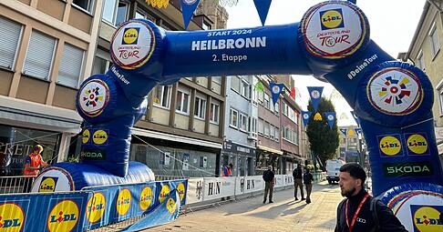 Start in die zweite Etappe in Heilbronn im Jahr 2024. In diesem Jahr f&uuml;hrt sogar die Schlussetappe der Deutschland-Tour wieder durch Heilbronn und die Region.
