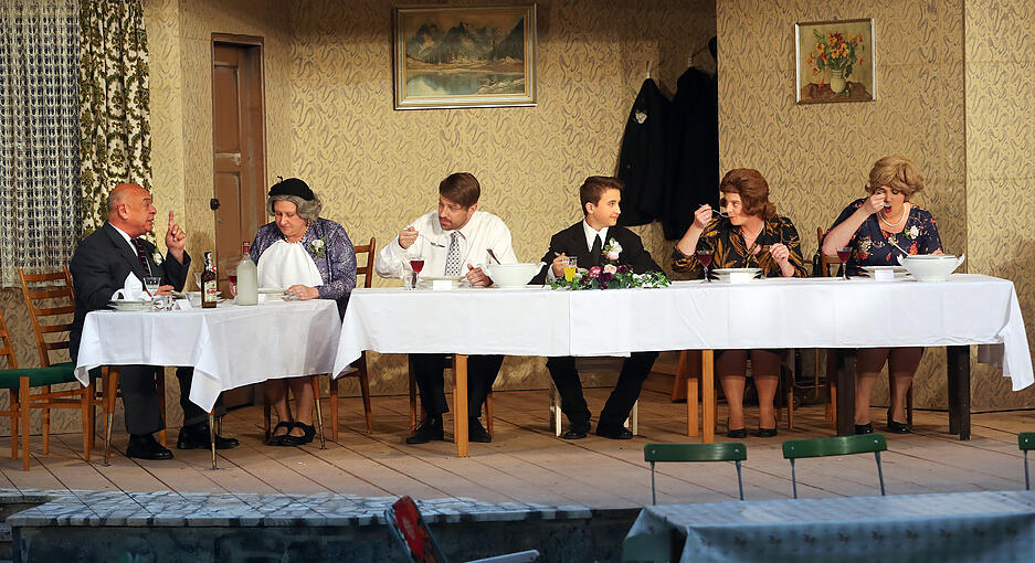Premiere von "s'Konfirmandefescht" bei den Freilichtspielen Neuenstadt