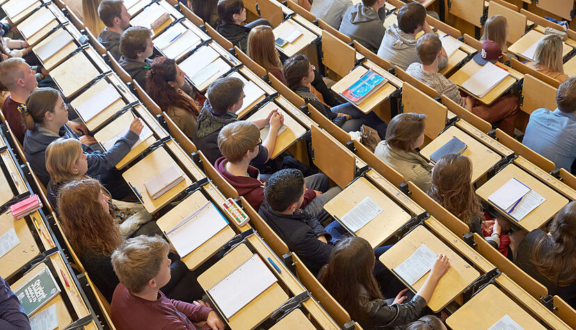 Hohe finanzielle Belastungen entstehen Studierenden vor allem durch hohe Mieten in den Universitätsstädten. Hohe finanzielle Belastungen entstehen Studierenden vor allem durch hohe Mieten in den Universitätsstädten.
