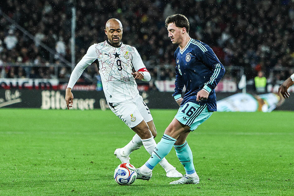 Angelo Stiller: Zwei frühe Fehlpässe. Holt vor der Halbzeit den Elfmeter raus. Kam zwar besser ins Spiel, setzte aber zu selten Akzente. Note: 4 Angelo Stiller: Zwei frühe Fehlpässe. Holt vor der Halbzeit den Elfmeter raus. Kam zwar besser ins Spiel, setzte aber zu selten Akzente. Note: 4