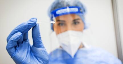 Geimpfte und genesene Mitarbeiter an Kliniken und in Praxen täglich testen? Macht keinen Sinn, sagen Ärzte und Klinikvertreter. Foto: dpa