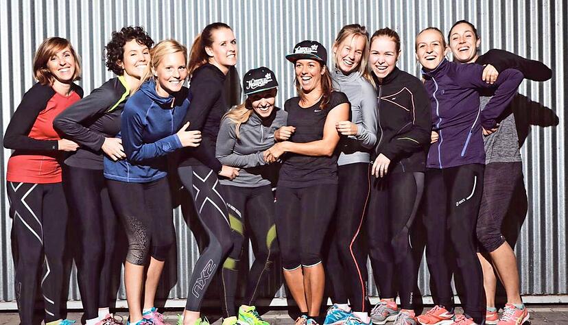 Das Aloha Racing Team: (v.l.) Ines Göhring, Melanie Mack, Hannah Möhrer, Laura Zimmermann, Katharina Wolff, Tamara Hitz, Ricarda Gümmer, Marieke Plappert, Mareike Fiebig, Tanja Erath.Foto: privat Das Aloha Racing Team: (v.l.) Ines Göhring, Melanie Mack, Hannah Möhrer, Laura Zimmermann, Katharina Wolff, Tamara Hitz, Ricarda Gümmer, Marieke Plappert, Mareike Fiebig, Tanja Erath.Foto: privat