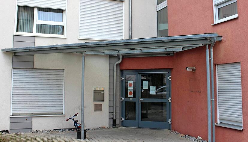 Ein Wasserschaden verzögerte zuletzt den Einzug der ersten Flüchtlinge in das ehemalige Seniorenheim im Pfedelbacher Löwengarten. Doch er konnte behoben werden und die Unterkunft wurde inzwischen teilweise bezogen.
Foto: Stefanie Jani Ein Wasserschaden verzögerte zuletzt den Einzug der ersten Flüchtlinge in das ehemalige Seniorenheim im Pfedelbacher Löwengarten. Doch er konnte behoben werden und die Unterkunft wurde inzwischen teilweise bezogen.
Foto: Stefanie Jani