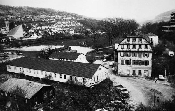 1950. Die Wiege der Würth Gruppe - Künzelsauer Schlossmühle mit Nebengebäuden.