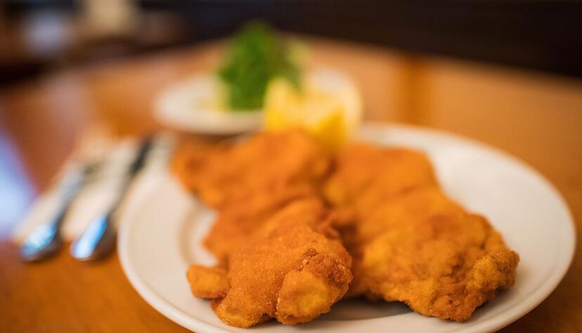 Beim Schnitzel soll mehr Klarheit &uuml;ber die Tierhaltungsform kommen. (Archivbild)