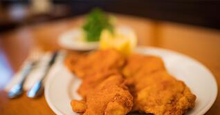 Beim Schnitzel soll mehr Klarheit &uuml;ber die Tierhaltungsform kommen. (Archivbild)