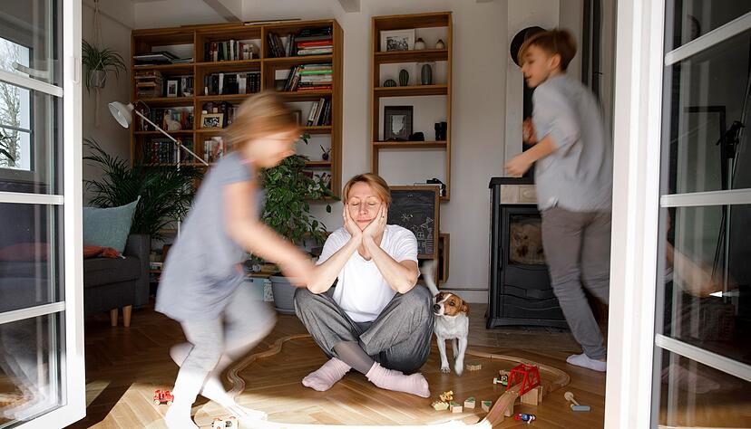 Das Gefühl, nur noch zu funktionieren, aber nichts mehr zu fühlen? Wer immer viel gibt, ist irgendwann erschöpft. Das Gefühl, nur noch zu funktionieren, aber nichts mehr zu fühlen? Wer immer viel gibt, ist irgendwann erschöpft.