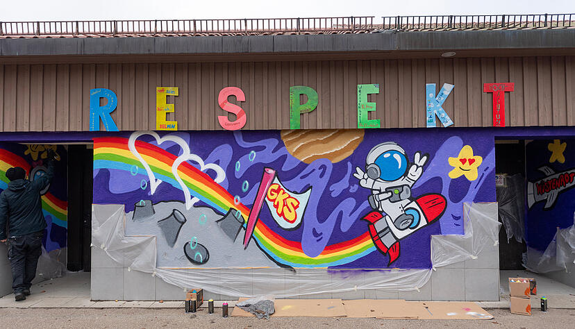Ein Graffiti-Workshop war unter anderem die Reaktion der Georg-Kropp-Schule W&uuml;stenrot, auf ausl&auml;nderfeindliche Farbschmierereien und Nazisymbole an mehreren Geb&auml;uden in der Gemeinde im vergangenen Oktober.