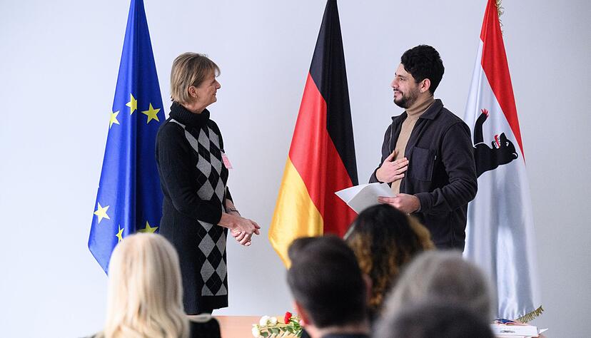 Viele Menschen, die als Fl&uuml;chtlinge aus Syrien nach Deutschland gekommen sind, erf&uuml;llen inzwischen die Voraussetzungen f&uuml;r eine Einb&uuml;rgerung. (Archivfoto)